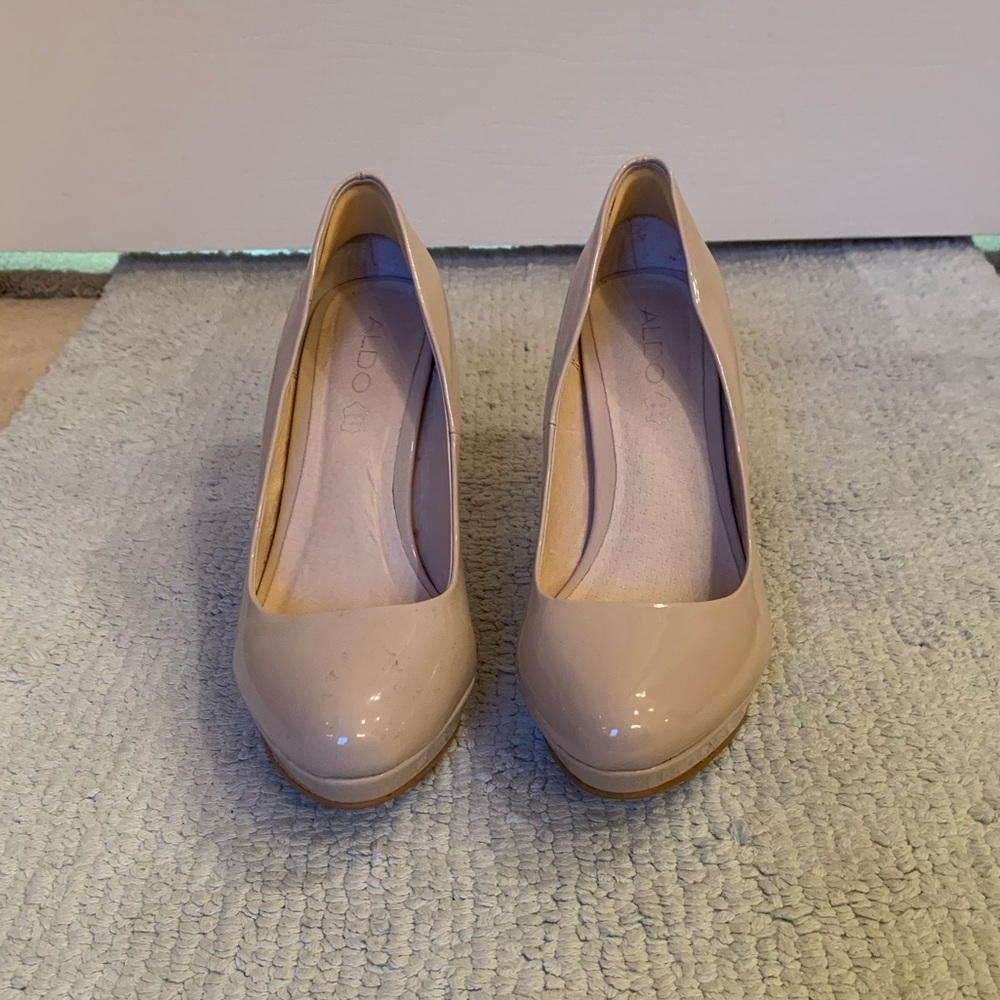 Paten leather beige heels